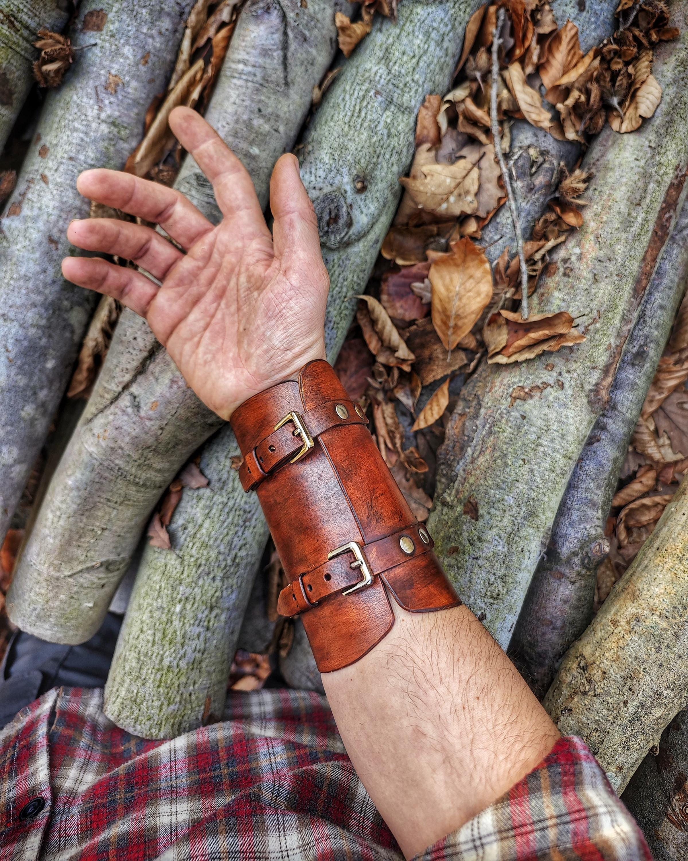 Perfect Blend of Style and Functionality Leather Knife Bracelet Utility Bracelet Compact Knife Sheath Outdoor Essential Versatile Accessory
