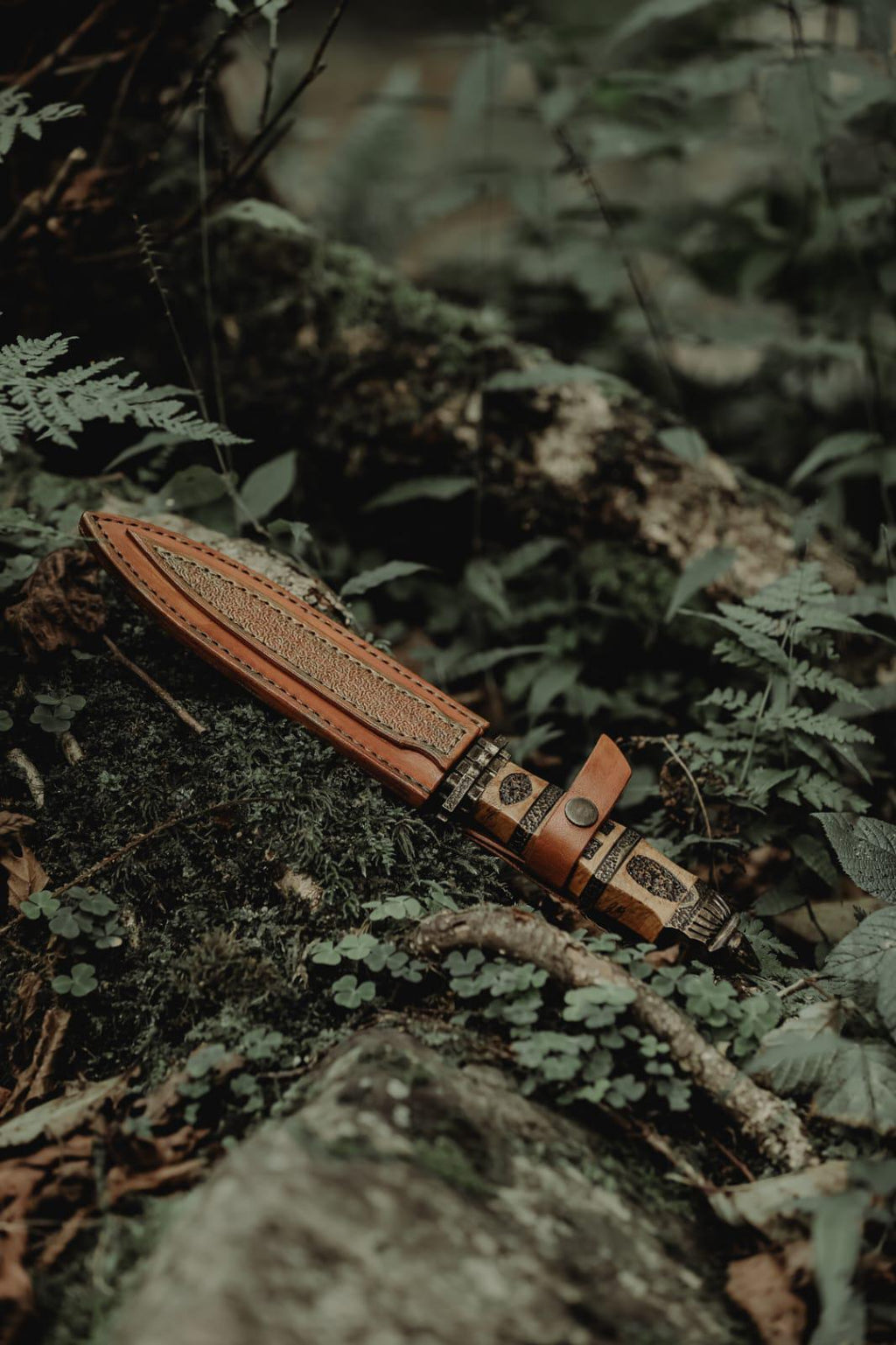 Blacksmith handmade carbon steel bowie style knife with genuie leather sheath