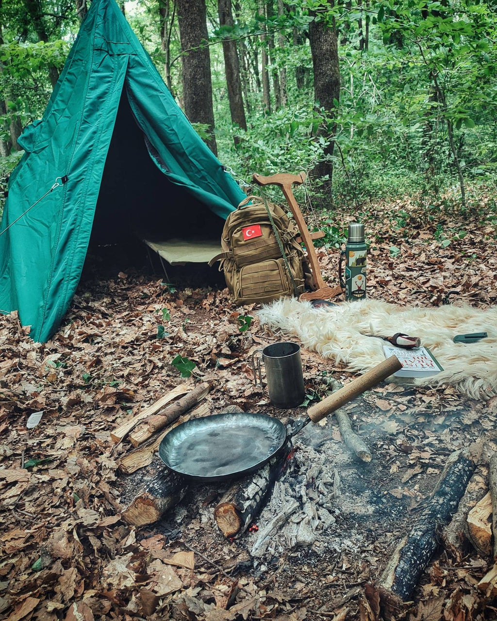 Bushcraft primitive hand forge camp pan with genuie leather bag
