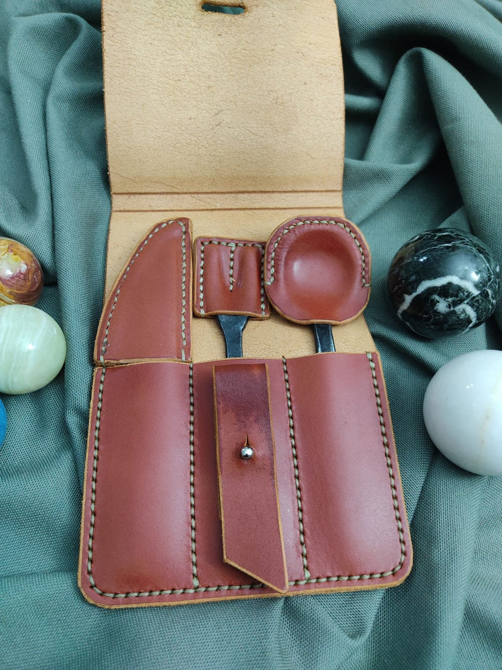 A Carbon Steel Set Carrying the Spirit of Ancient Forging Techniques