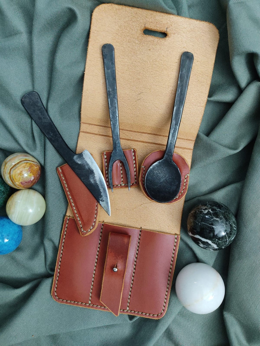 A Carbon Steel Set Carrying the Spirit of Ancient Forging Techniques