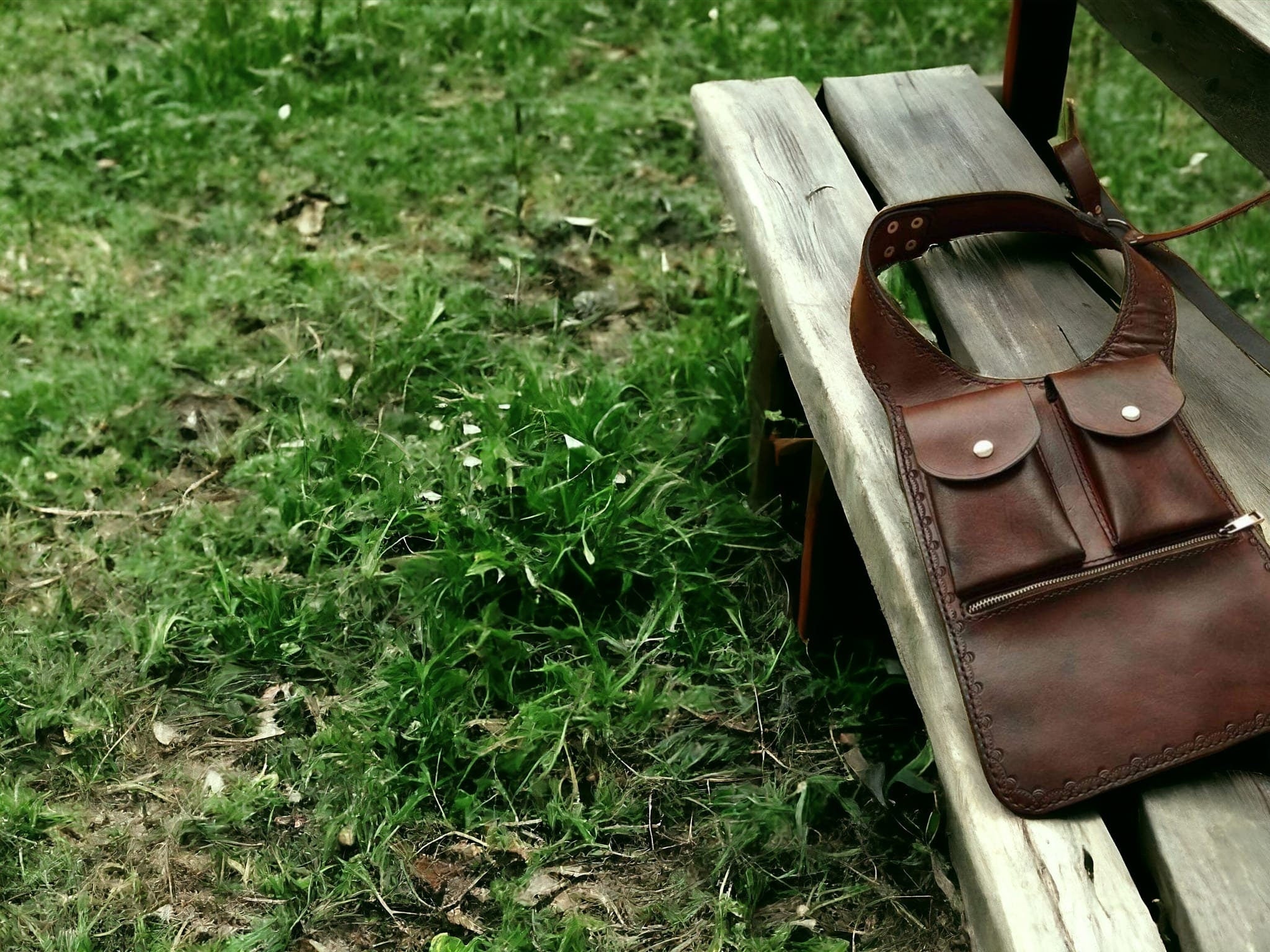 One-Sided Real Leather Vest Enriched with Pockets: A Unique Fashion Piece